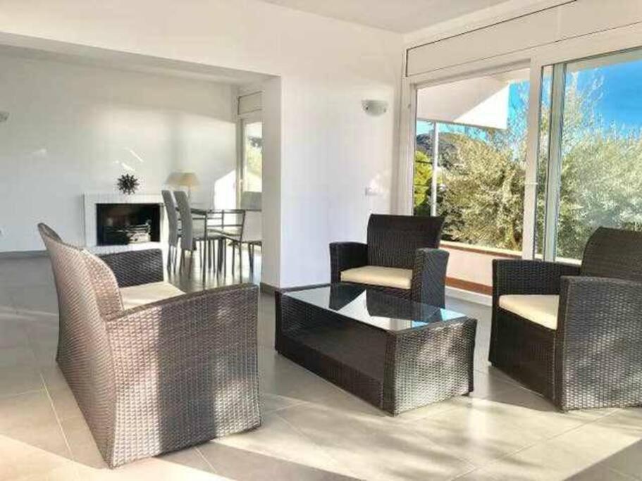 Amplio Apartamento Con Jardin En Almadrava Roses Exterior photo
